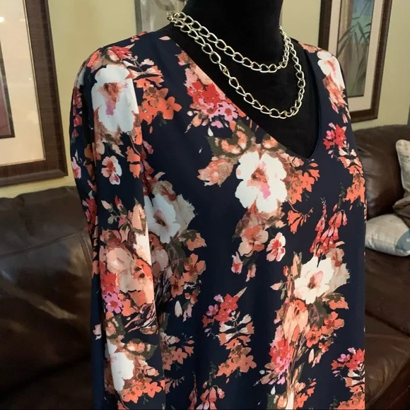 ‼️SOLD‼️ LULUS | NWT Long Sleeve Navy Blue Floral Shifting Dears Dress | S - Picture 4 of 7